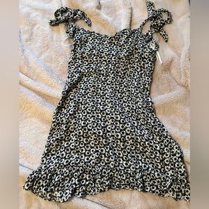 Lulus black and white daisy dress